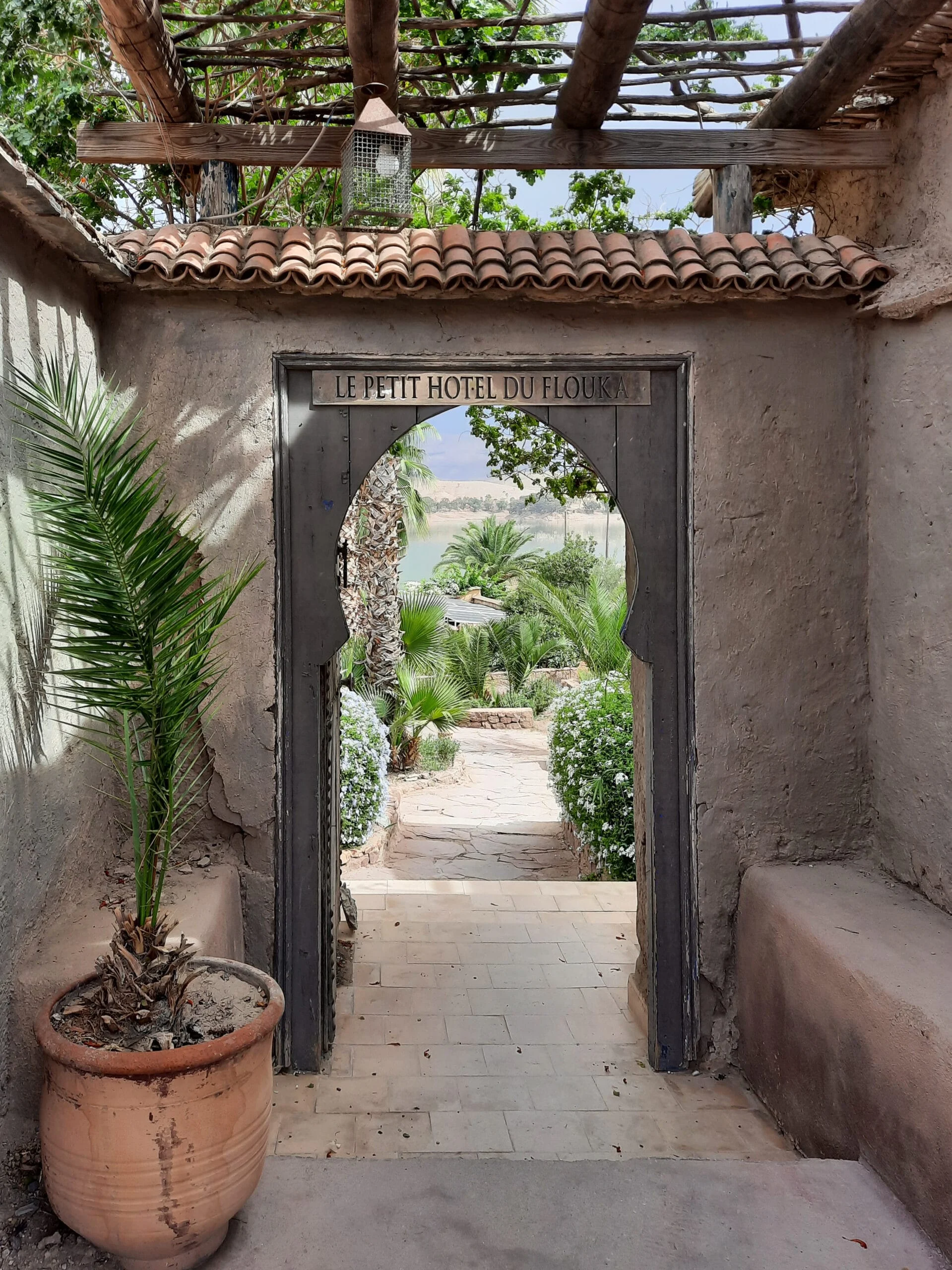 Entrée du Petit Hôtel du Flouka