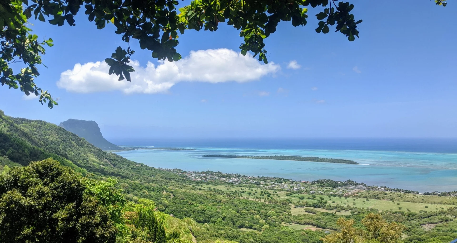 Vue panoramique sur le lagon depuis Le Chamarel