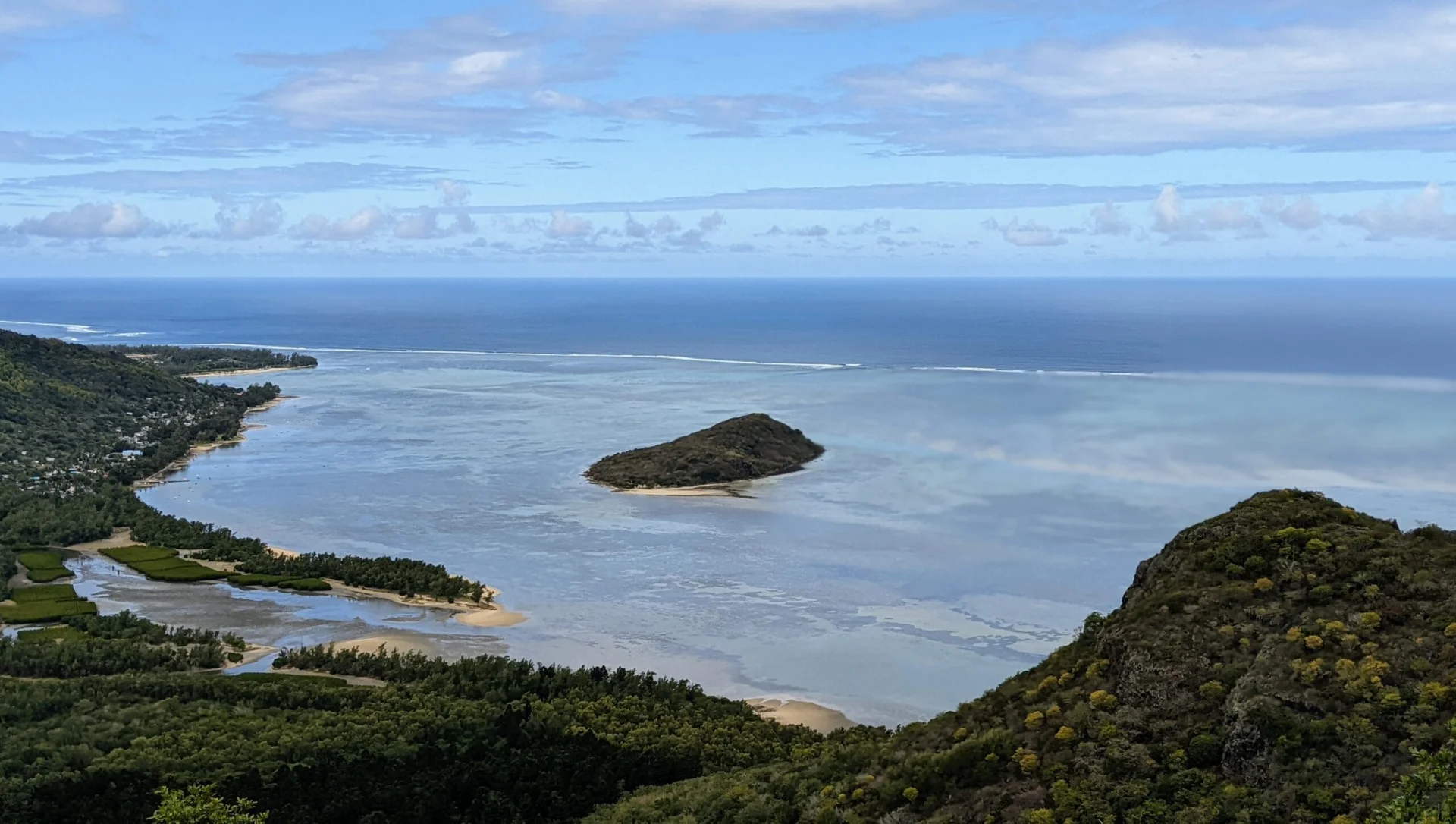 Vue sur le lagon depuis le Morne