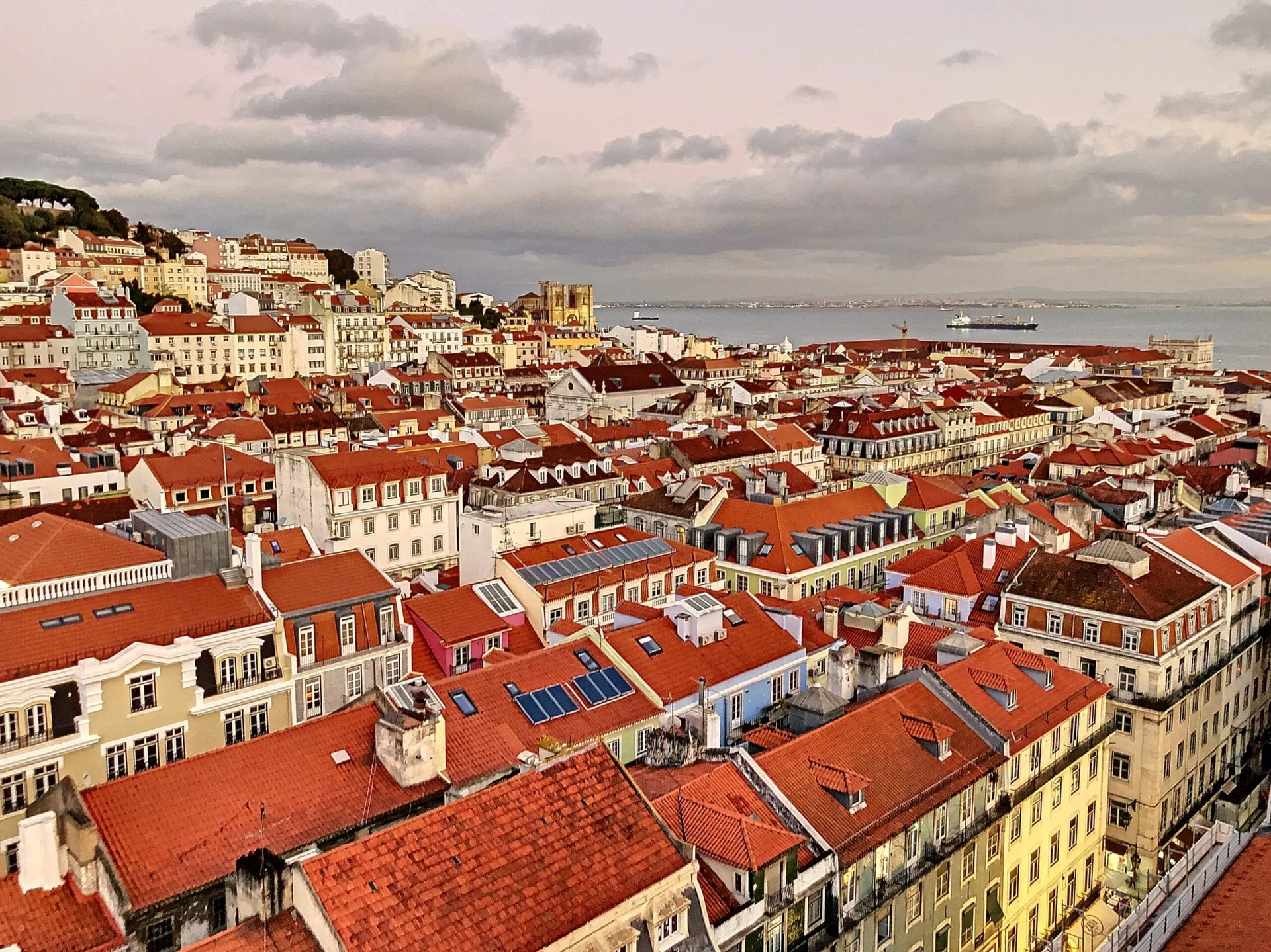 Vue depuis l'ascenseur de Santa Justa, Lisboa