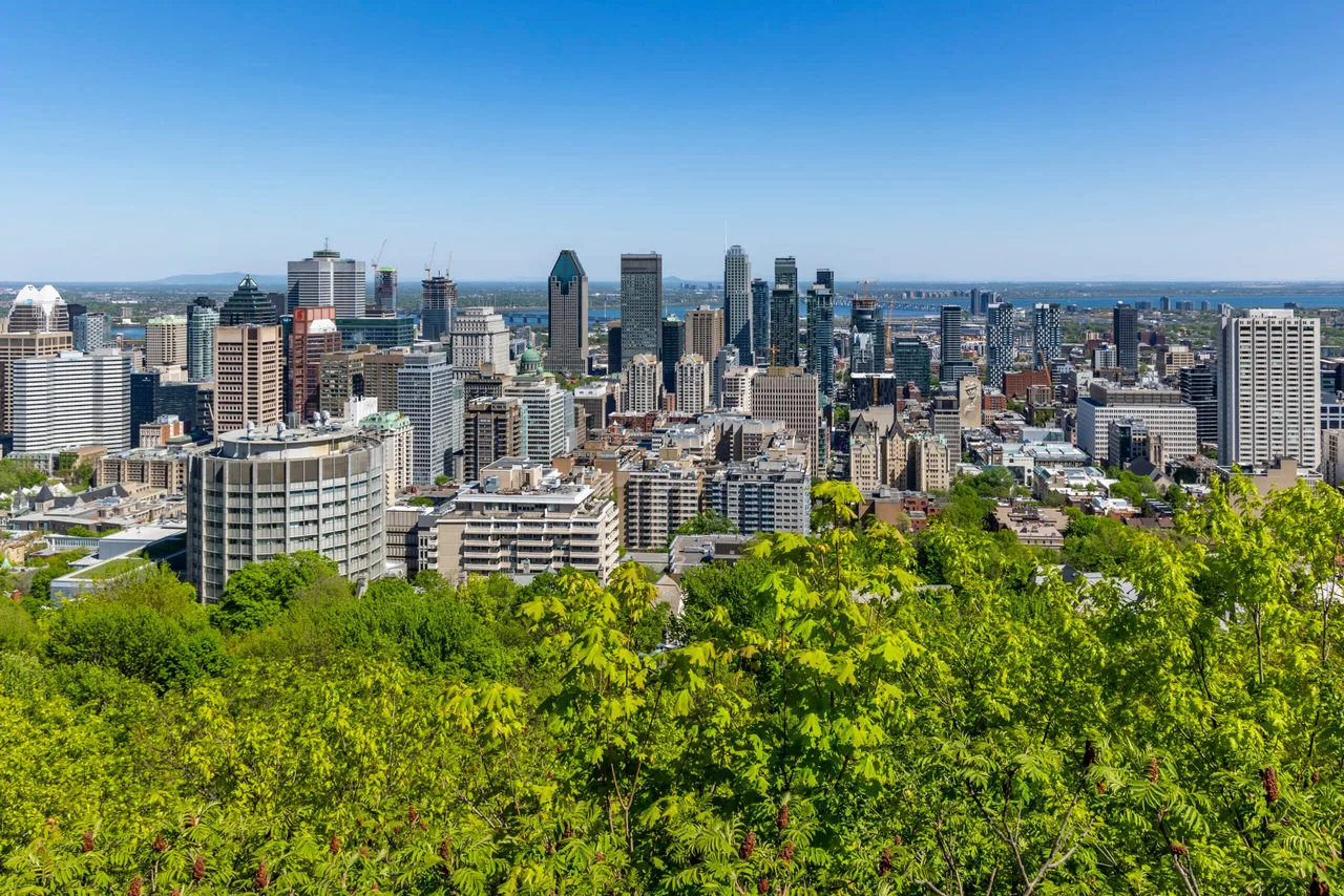 Montreal-56662-Credit-FR-©-Eva-Blue-Tourisme-Montreal-EN-Credit-©-Eva-Blue-Tourisme-Montreal-scaled.jpeg