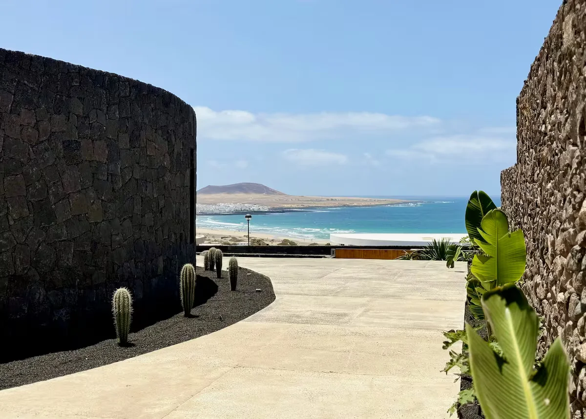 Famara-Airbnb-3.avif