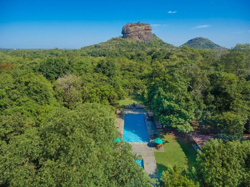 Hotel-Sigiriya-2.jpg
