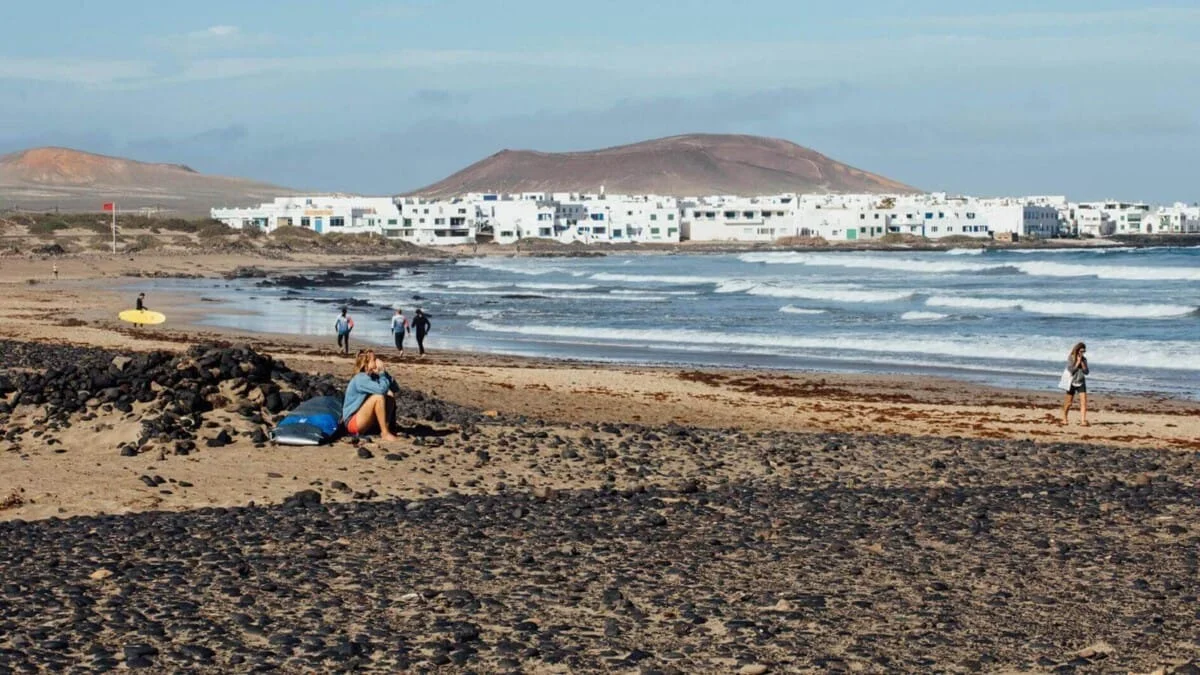 https___turismodecanarias.com_kpi_islascanarias_tiny_images_resize_1920x1080_lanzarote_caleta-famara_1_gallery_desktop.jpg